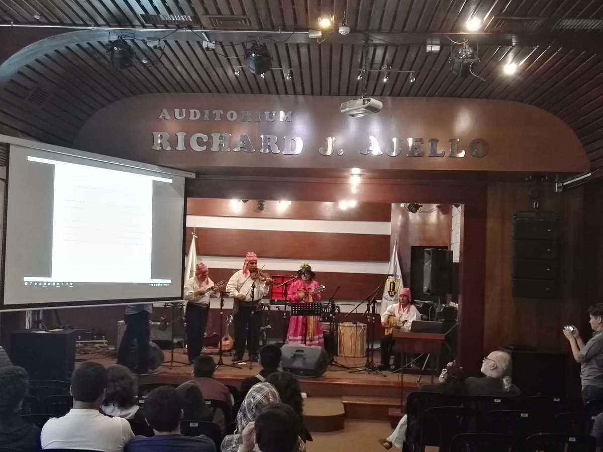 Presentacion de disco SUYAY TAKY, con nuestra profesora Zenobia Bautista #CharlaConciertoMusicaTradicionalAndina