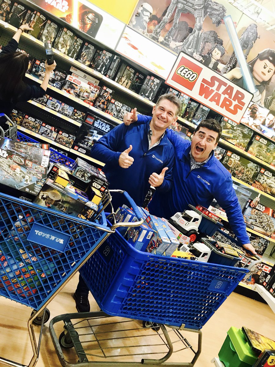 PockitShip's tweet photo. RECAP! We had the pleasure of volunteering with the @USMC and @ToysForTots_USA yesterday! π#giveback #ToysForTots #USMC #movingforacause https://t.co/4Pyc1iy2u1