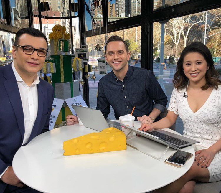 BrixMediaCo's tweet photo. #ThrowbackThursday | Yesterday, our client Steve Barha, CEO of Instant Financial stopped by @cheddar in NYC to speak to Hope King and Baker Machado about how Instant is revolutionizing our relationship with pay. #ModernMoneyMovement https://t.co/jP4rcCi893