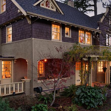 6 Sly Ways to Make Burglars Think You're #Home from <a href="/HouseLogic/">HouseLogic</a> bit.ly/2kc9UT6 #safety