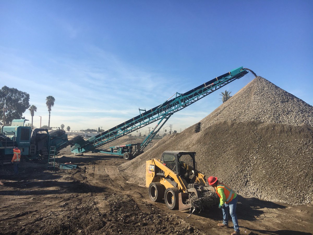 TheOldNorth's tweet photo. perridcorrie: RT https://t.co/xqci5BcUmL #ConstructionUpdate Southgate Apartments clearwatercommunities budgets intact and cost down for another successful project! #murowcm #experts #start2finish #landdevelop… https://t.co/KnuOnRpOBC