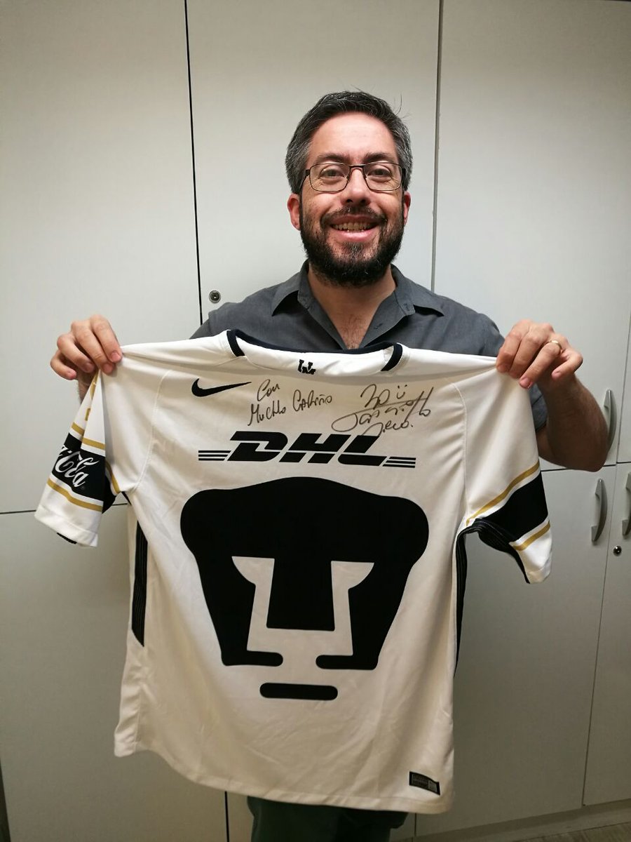 pelotazo's tweet photo. Gracias Nicolás Castillo por aportar con la Remataton de la @Teleton. ¡Tu camiseta de @PumasMX nos viene de pelos! #SeVieneTeleton #ElAbrazoDeTodos https://t.co/1fG0EIe30Q