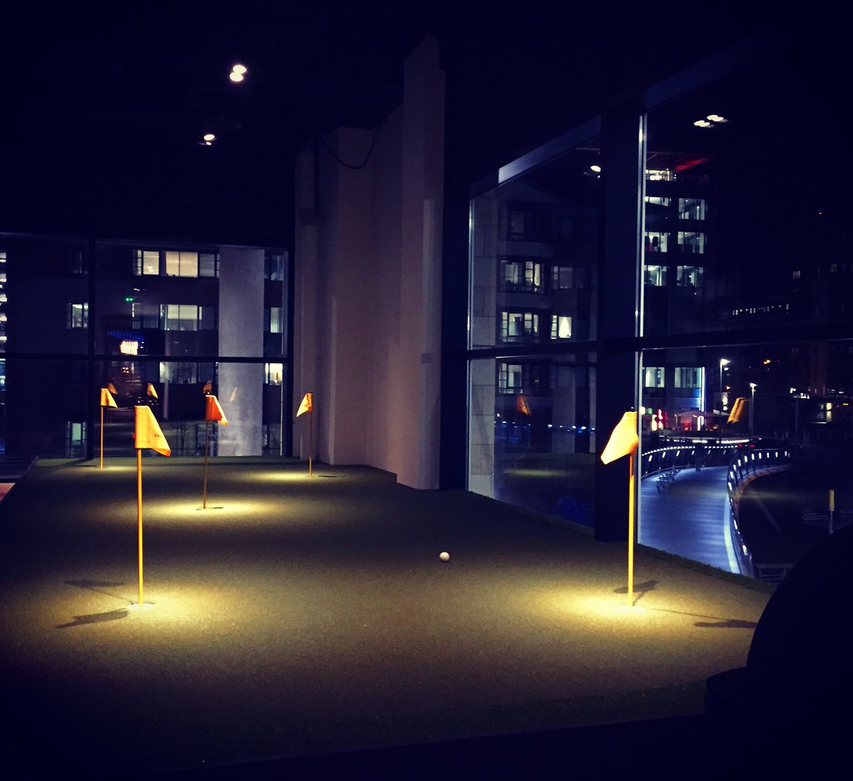 lukeartingstall's tweet image. @therangemcr our latest #lightart commission #contours #undulation #flow #gradient #lovelight @Spinningfields #manchester @sheilabirdgroup