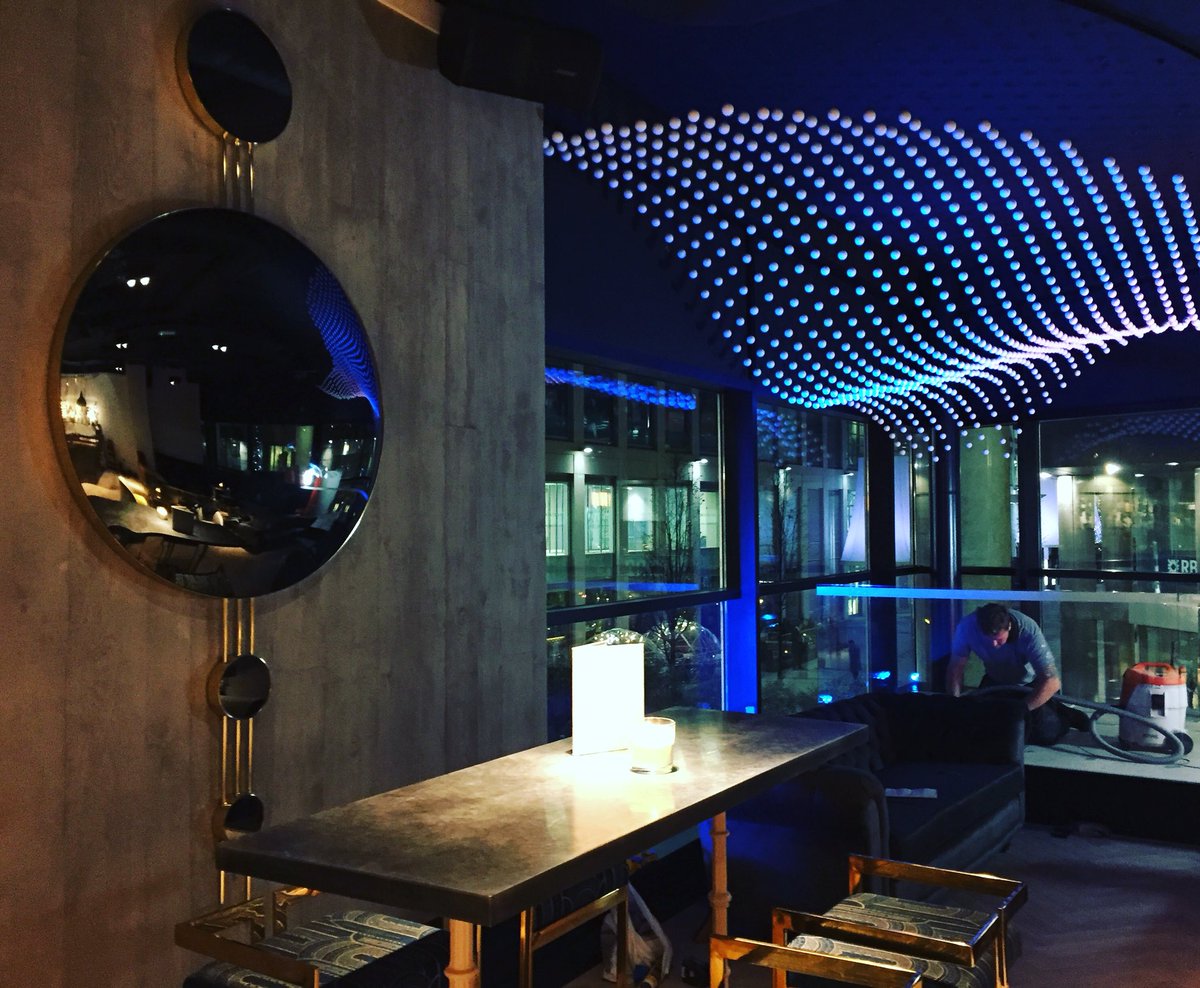 lukeartingstall's tweet image. @therangemcr our latest #lightart commission #contours #undulation #flow #gradient #lovelight @Spinningfields #manchester @sheilabirdgroup