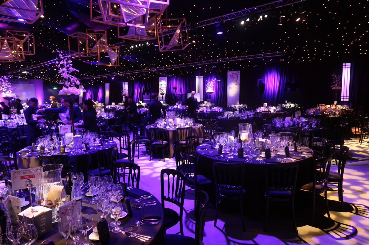 Magic4Events's tweet photo. Providing the magic entertainment for the Property Maintenance Awards 2017 at Supernova, Embankment Gardens, London, great evening 👍🏼

#NOTBPMAS https://t.co/vMbS5C6HSS