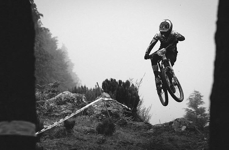 remigauvinmtb's tweet photo. Grease and style don’t always go hand in hand. But I can try. PC @mdelormephoto #LOVETHERIDE #LONGLIVECHAINSAW #AMPLIFYAWESOME #RIDESHIMANO #GETONEUP #BLUEPRINTATHLETEDEVELOPMENT ⠀⠀⠀
•
@rockymountainbicycles https://t.co/mpOSElzb92 https://t.co/Yysh6alyaM