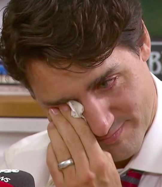 PParent450's tweet photo. Justin Trudeau vient d'apprendre que le Père Noël n'existe pas. #JustinTrudeau #PLC #polcan https://t.co/19iygncbsa