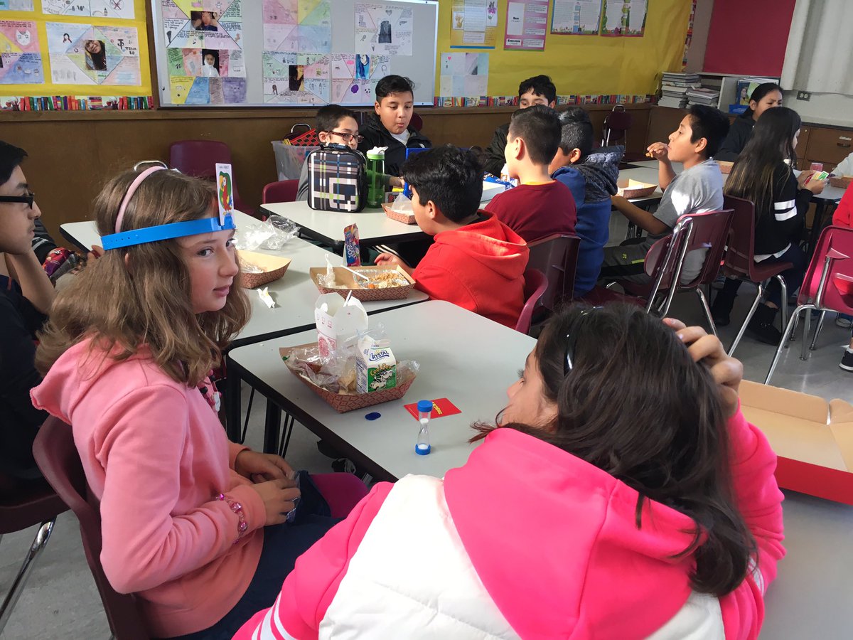 PHill_Rams's tweet image. Gameroom is packed today with @RobinZMDUSD and Mr. Saldivar!