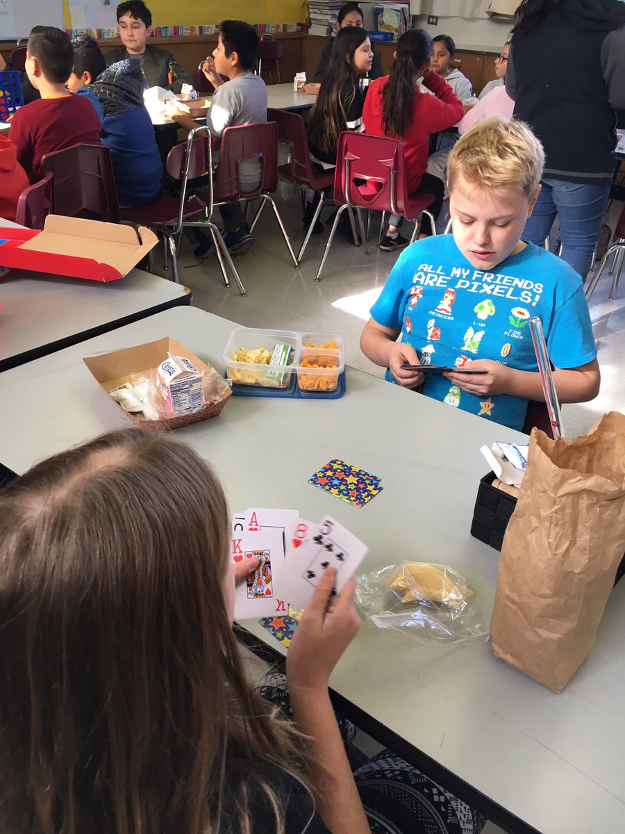 PHill_Rams's tweet image. Gameroom is packed today with @RobinZMDUSD and Mr. Saldivar!