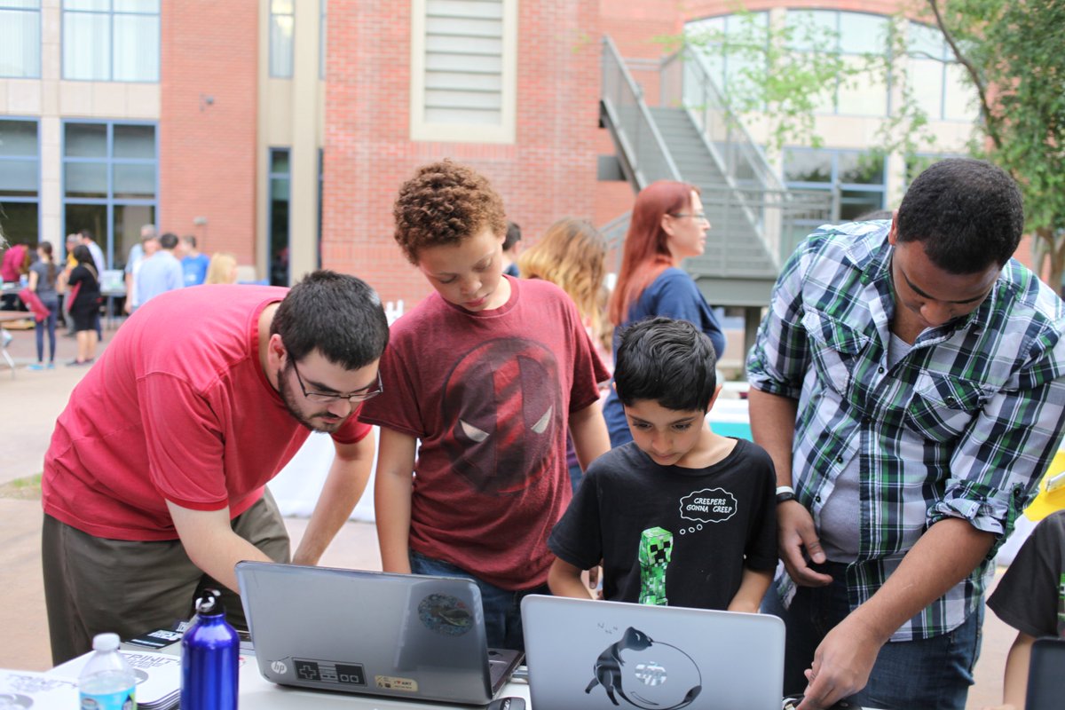 uatedu's tweet photo. UAT Participating in Tempe Geek's Night Out two years ago and looking forward to the 7th annual event in March 2018! #TBT #TempeGeeksNightOut @UATGameStudios @TristanParrish https://t.co/pzoVR4o63L