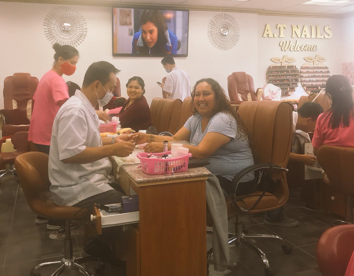 JohnelleHiggins's tweet photo. Mani&amp;Pedi time for my HR Team! Recognizing all their hard work getting us 106% staffed to goal this holiday season! #staffed #d222swag #T0286dreamteam #HRlife https://t.co/RIJNXVMwJn
