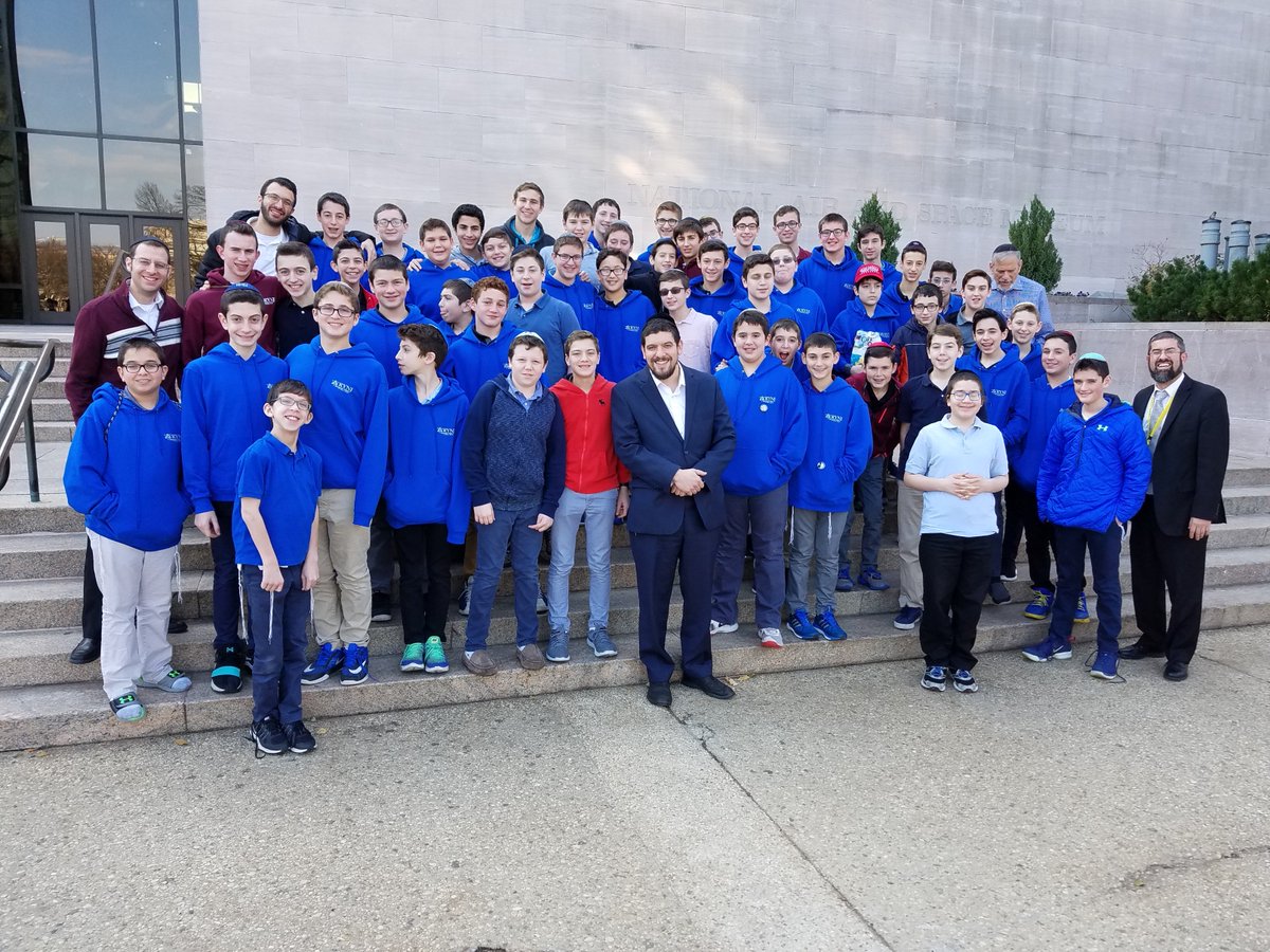 weRYNJ's tweet photo. After davening &amp; breakfast @MarylandHillel, #8BinDC was off to the @airandspace &amp; @uscapitol. Had the honor of speaking with Congressman Wm. Lacy Clay, asked us to send regards to our friend @CoryBooker 
#weRYNJ #8thGradeGradTrip https://t.co/Sy8aGsaND4