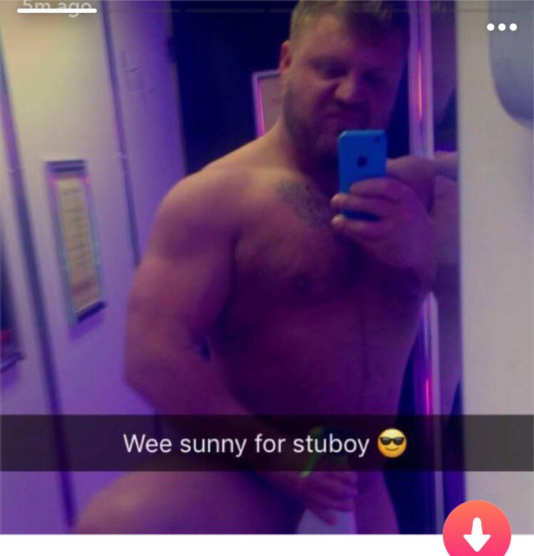Dating_Sharing's tweet photo. Oh dear god stuboy, this is not a photo which should be used as a profile picture #notflattering #hatesnapchat #onlinedatingsucks #smileman #profilefail #tinderfail https://t.co/WEgLSG6q3p