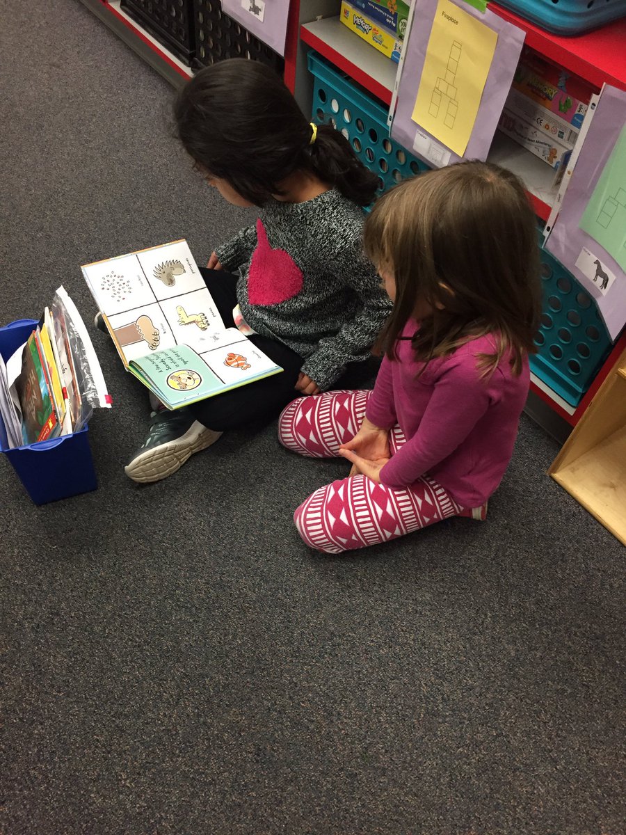 We had so much fun reading with Kindergarten buddies in Ms. Schifano's class this morning! 📚 #PHESbulldogs