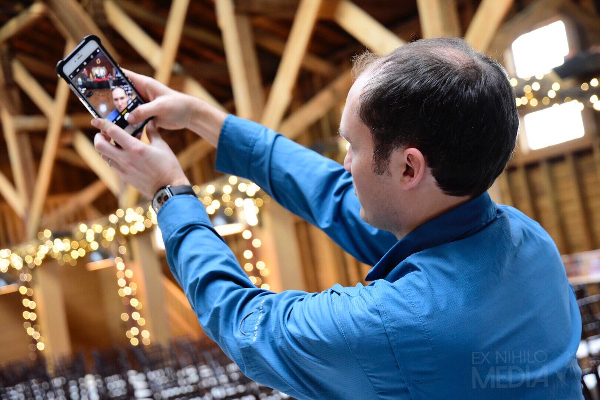 MarkTrammellMin's tweet photo. Uh-oh...Nick found Susan’s phone. #HFCTour #fairbarn @susandwhisnant @NickTrammell https://t.co/zxSlQJvmqb