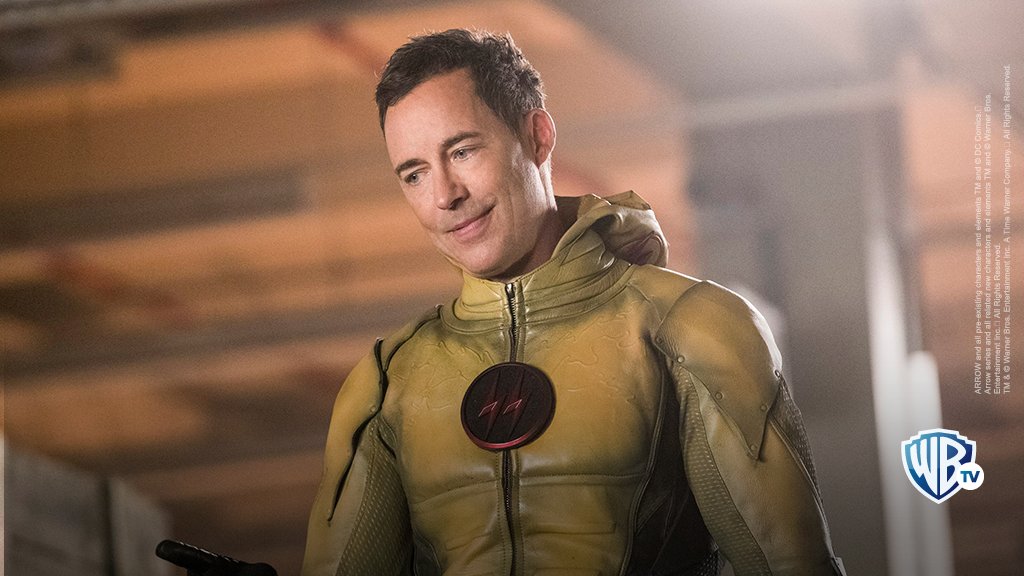 WarnerChannelLA's tweet photo. ¡Dale RT si estabas esperando que volviera! ♥♥ #SuperCrossover @CavanaghTom https://t.co/fTUXGut5nQ