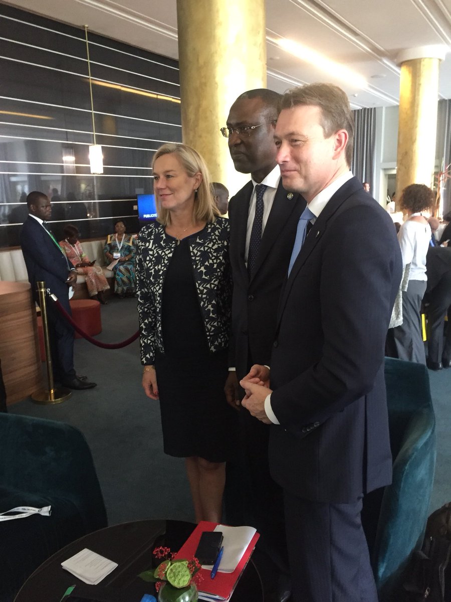 Meeting between 🇳🇱ministers <a href="/HalbeZijlstra/">Halbe Zijlstra</a> and #SigridKaag with Mali foreign minister Diop at #AUEUSummit. Strong partners on security, development and migration