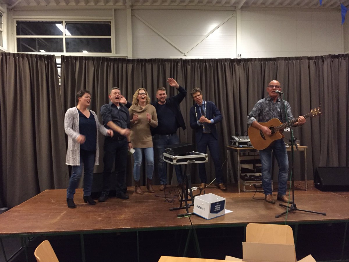 Vrijwilligersavond Lutjegast. Dorpsbelangen Sebaldeburen genomineerd en in het zonnetje gezet.