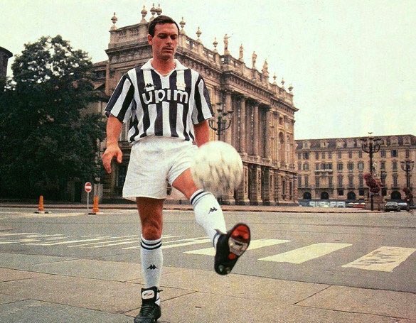 Happy birthday to former Juventus striker Salvatore Schillaci, who turns 53 today.

Games: 132
Goals: 36 : 2 