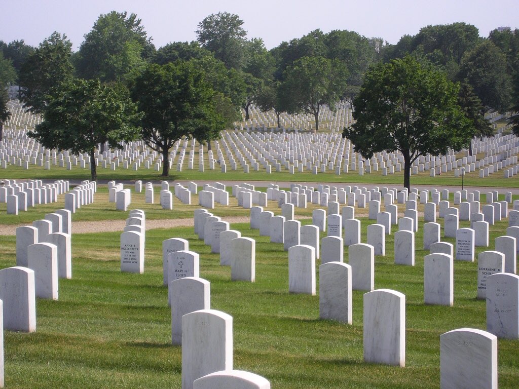 TheKenMiller1's tweet photo. On December 16th #JBHunt will deliver Wreaths from Maine to Fort Snelling Cemetery located in Minnesota to lay on headstone of our fallen veterans. I am proud to be part of the team chosen to deliver these in person! #WreathsAcrossAmerica #WOA https://t.co/ATwFd1fipG