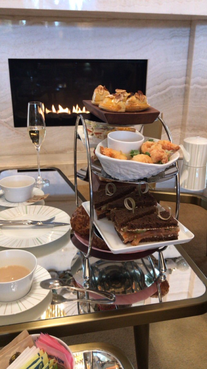 LeilasList's tweet photo. The @WaldorfAstoria #BeverlyHills partnered with @tealeavesco and #LABallet to launch their #Nutcracker Afternoon tea menu and holiday package running thru December. ๐โ๏ธ๐ฐ @WaldorfBevHills #lovebevhills #luxurytravel https://t.co/2rPTLzFNrU