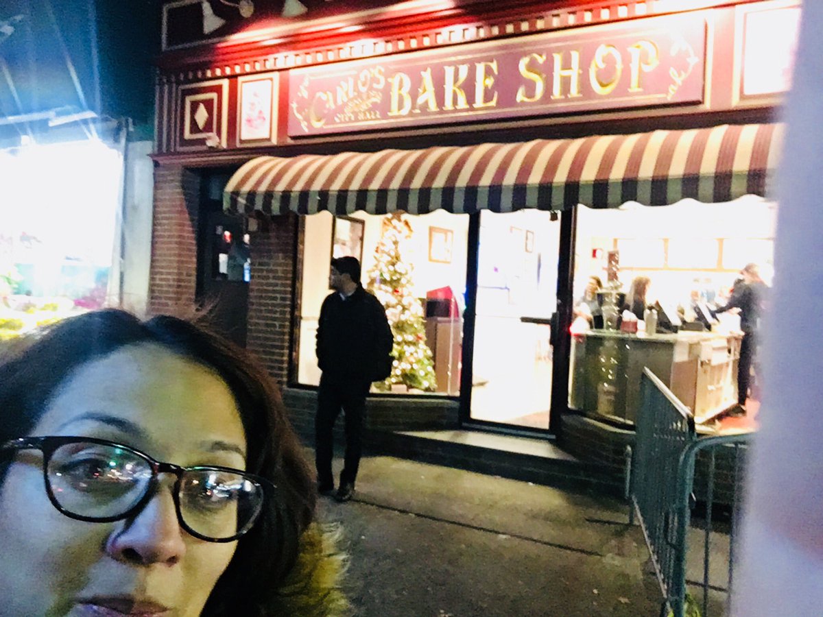 kupcakekitch's tweet photo. @kupcakekitch  visits Carlos bakery New Jersey. Eeeeek! 💕 https://t.co/Dymh6CxPsd