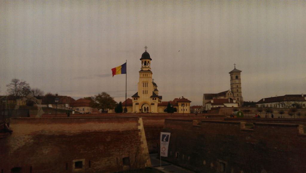 CosminRaduCosmi's tweet photo. A mai trecut un an de când suntem români, astăzi a venit din nou vremea să ne spunem La mulți ani!❤💛💙 https://t.co/qMNR4jSk1c