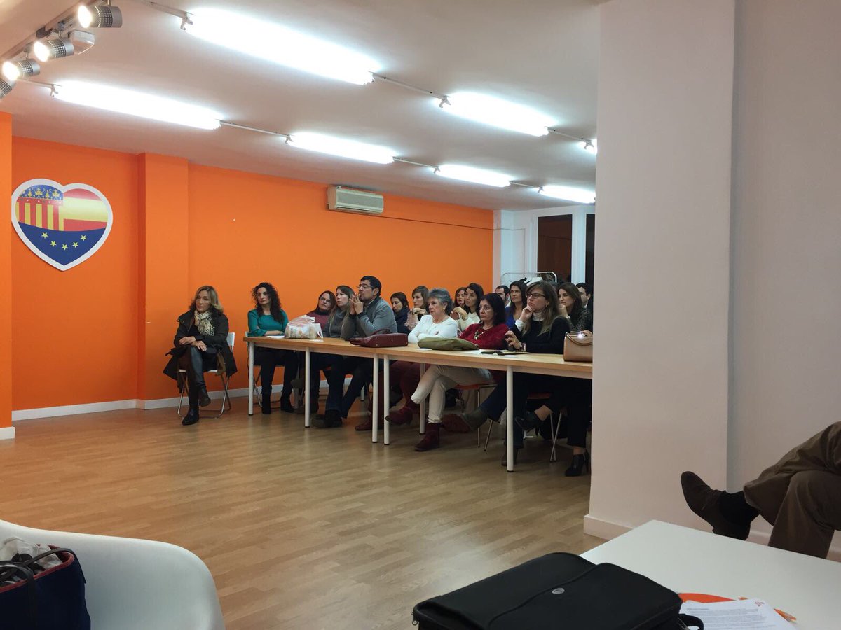 Mariola42's tweet photo. Hoy trabajando sobre propuestas en la Protección y Prevención en la violencia de género. Faltan medios en seguridad y protección a las victimas. #Proteccion👮 https://t.co/ok05qeMrTC