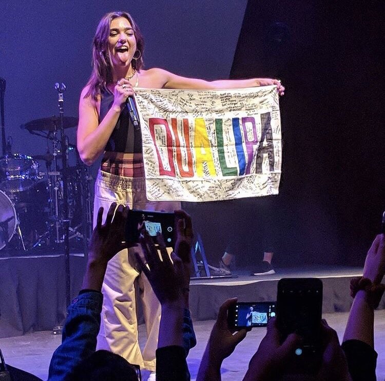withdualipa's tweet photo. 😍❤️🌈 https://t.co/RWvTh92dK2