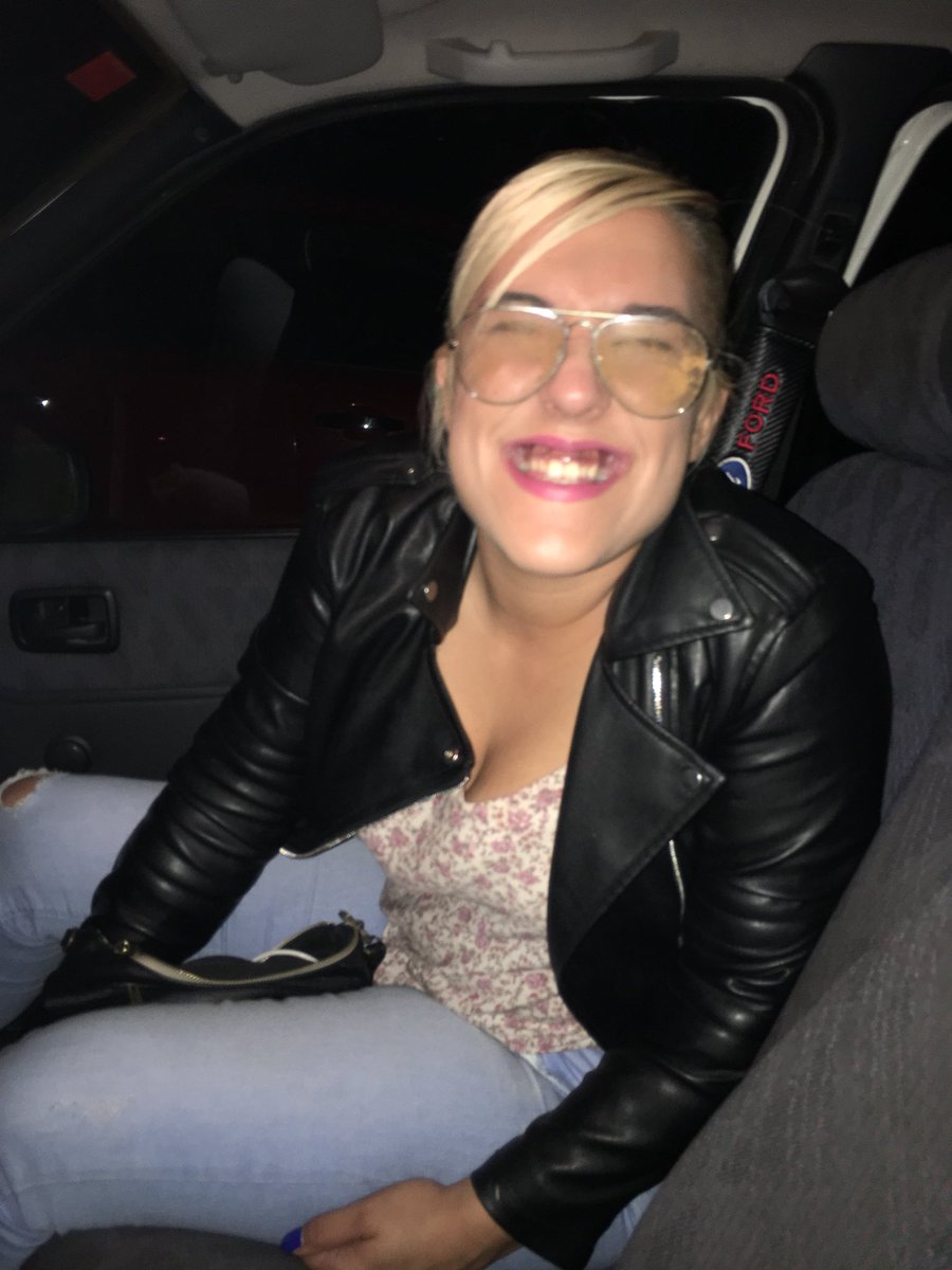 Leti_LV's tweet photo. Guapa, guapa non é, pero ten un pelaso 😂🤦🏼‍♀️ #LandRober106 #asgafasdoavo #irmansguapasdondeashaxa #supereva https://t.co/xJvo7hAKgH