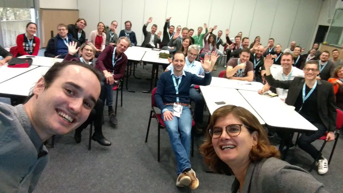 Start your presentation with a couple of Stimuli. Like a selfie! #xpdaysbenelux with <a href="/Mr_Vito_/">Victor Hezemans</a>
