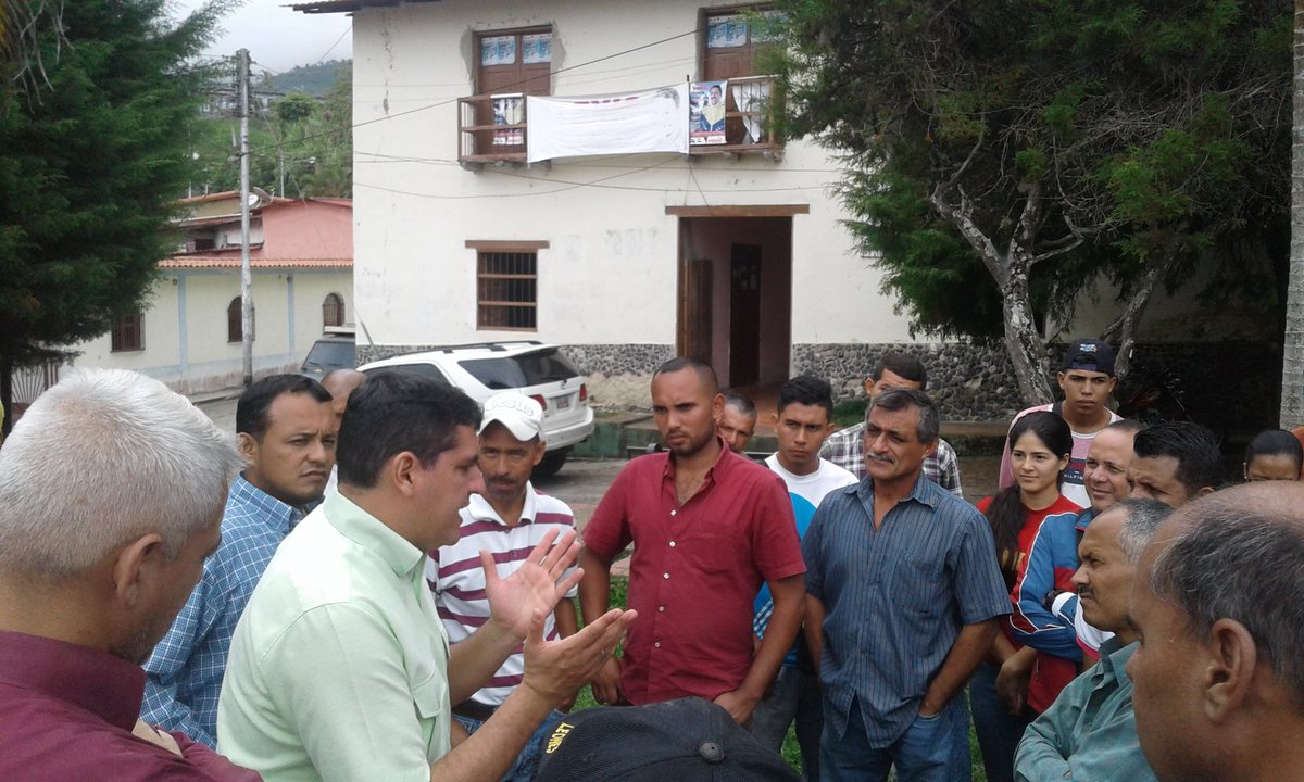 PsuvJcs's tweet photo. Hoy tuvimos la Visita del Protector del Estado Merida, el Camarada @JEHYSONGUZMAN en el Mcpio Julio Cesar Salas. https://t.co/VPOS3WlRWq