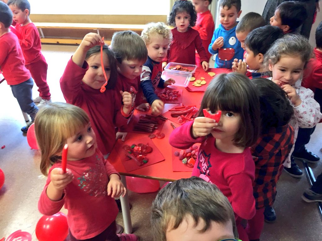 SalesiansHorta's tweet photo. Festa del vermell a #P3!!! https://t.co/c30dfdq04P