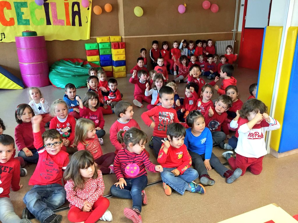 SalesiansHorta's tweet photo. Festa del vermell a #P3!!! https://t.co/c30dfdq04P