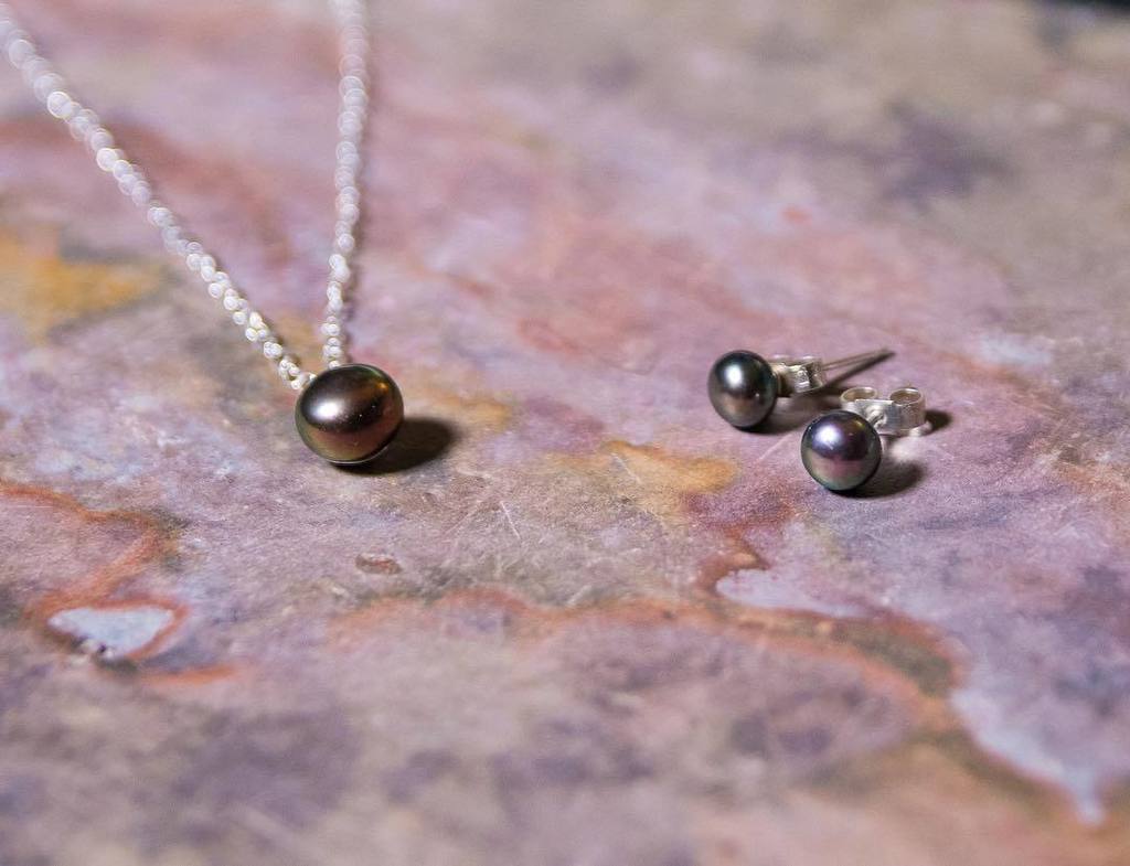 CodieKinz's tweet photo. These beautiful pearls from @nudejewellery will be on the blog soon! Watch this space!

#girlboss #thegirlgang #myunicornlife #calledtobecreative #blogbffs #mybloglife #blogginggals #livecolourfully #mycreativebiz #lifestyleblogger #thatsdarling #vivalav… https://t.co/lrHOeOuhdJ https://t.co/0m05nF0u4v