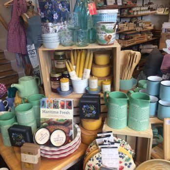 yelphalifax's tweet photo. Good things come in small packages, from small businesses!🎁 Shop local this holiday season: https://t.co/SVIHuRliEH https://t.co/vTvATIvxCP