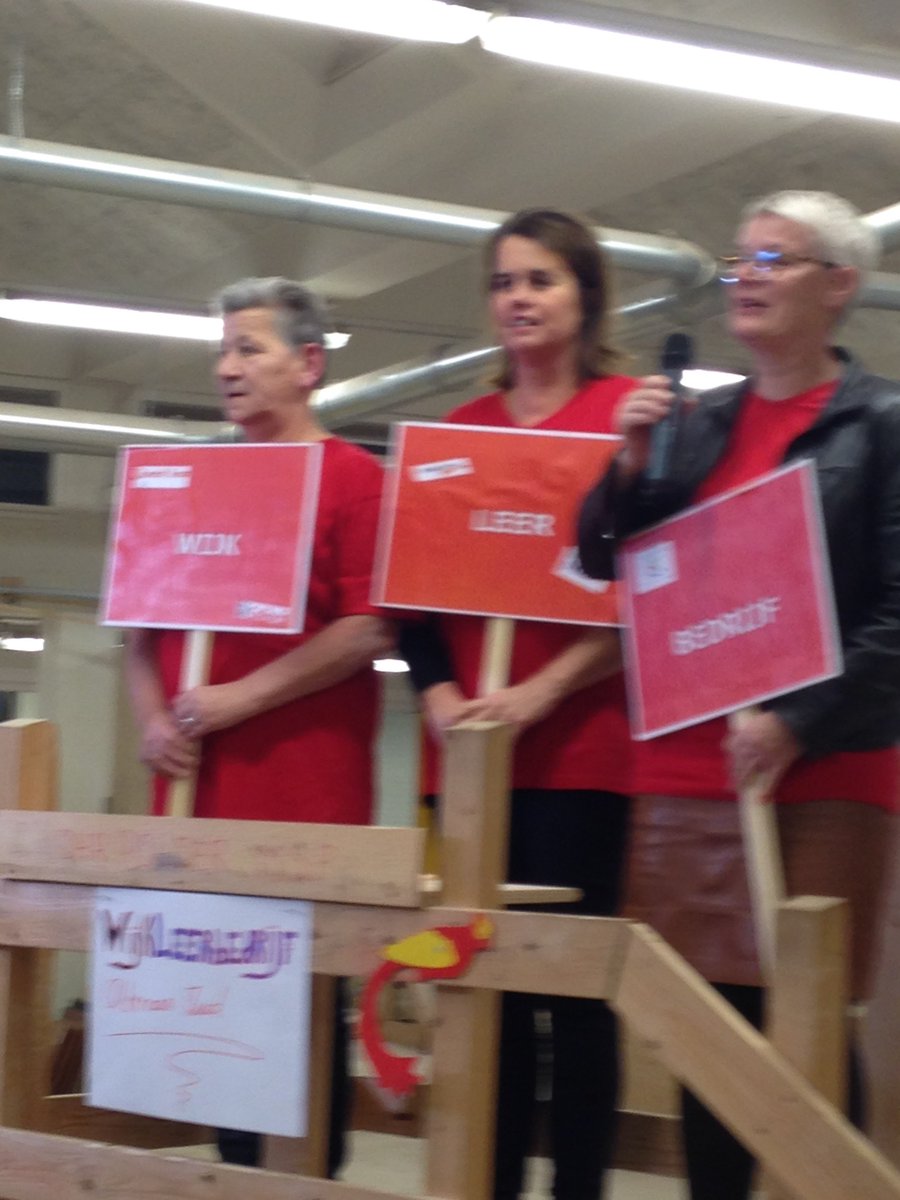 LiesbethBreek's tweet photo. Goed bezochte #MeetUP072 met prachtige pitches van bevlogen docenten die de verbinding gemaakt hebben tussen onderwijs &amp; bedrijfsleven. Wordt vervolgd! https://t.co/aoLCmejN9A