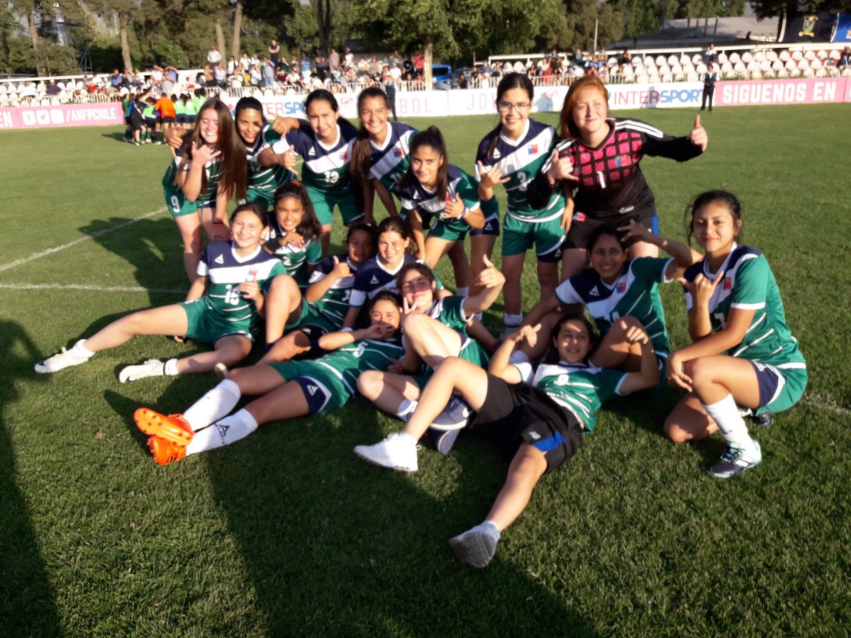 INDChileOficial's tweet photo. FELICITACIONES!!! Liceo Valentín Letelier de Linares campeón nacional fútbol damas S14 #JDE2017. Vencieron en final a Arica College 2-0 https://t.co/4yFJJD46S0