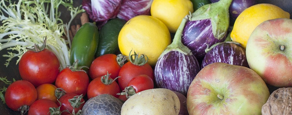 exploratorium's tweet image. TONIGHT: Don&apos;t miss closing night of our FOOD series at #ExploAfterDark: Eating Well, 6-10pm! Save 10% with online presale before 5pm! exploratorium.edu/visit/calendar…

+ join a food waste warrior’s journey through the holidays
+ taste &quot;imperfect&quot; parfaits
+ much more!