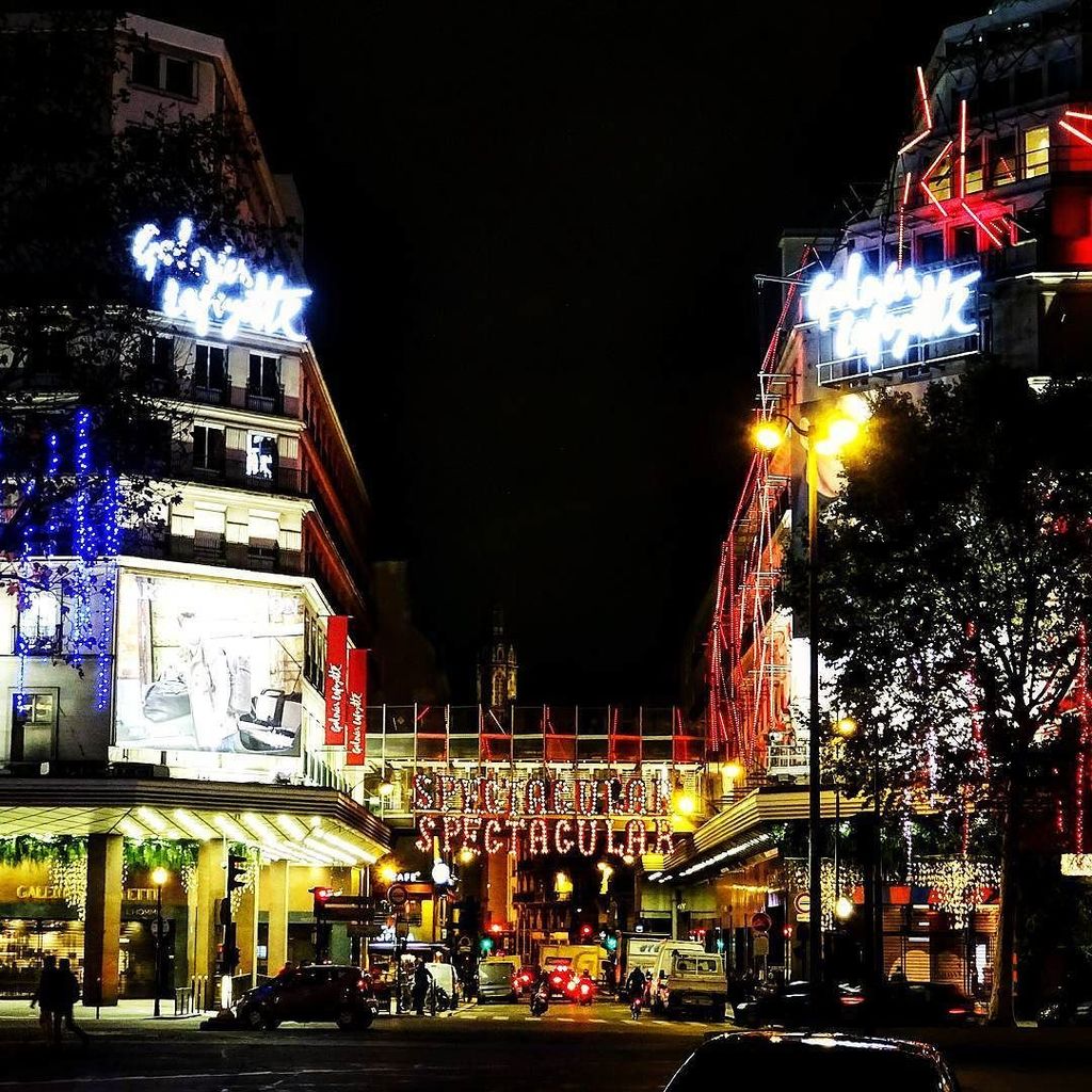 Ym78200's tweet photo. #Spectacular les @galerieslafayetteparis durant la période Noël 🎅🎁🎍
#igersparis #instachristmas
#instamagasin #instacities #instaparis #lights #decoration #noel https://t.co/rDKLjDmE6H https://t.co/TvORZE59H9