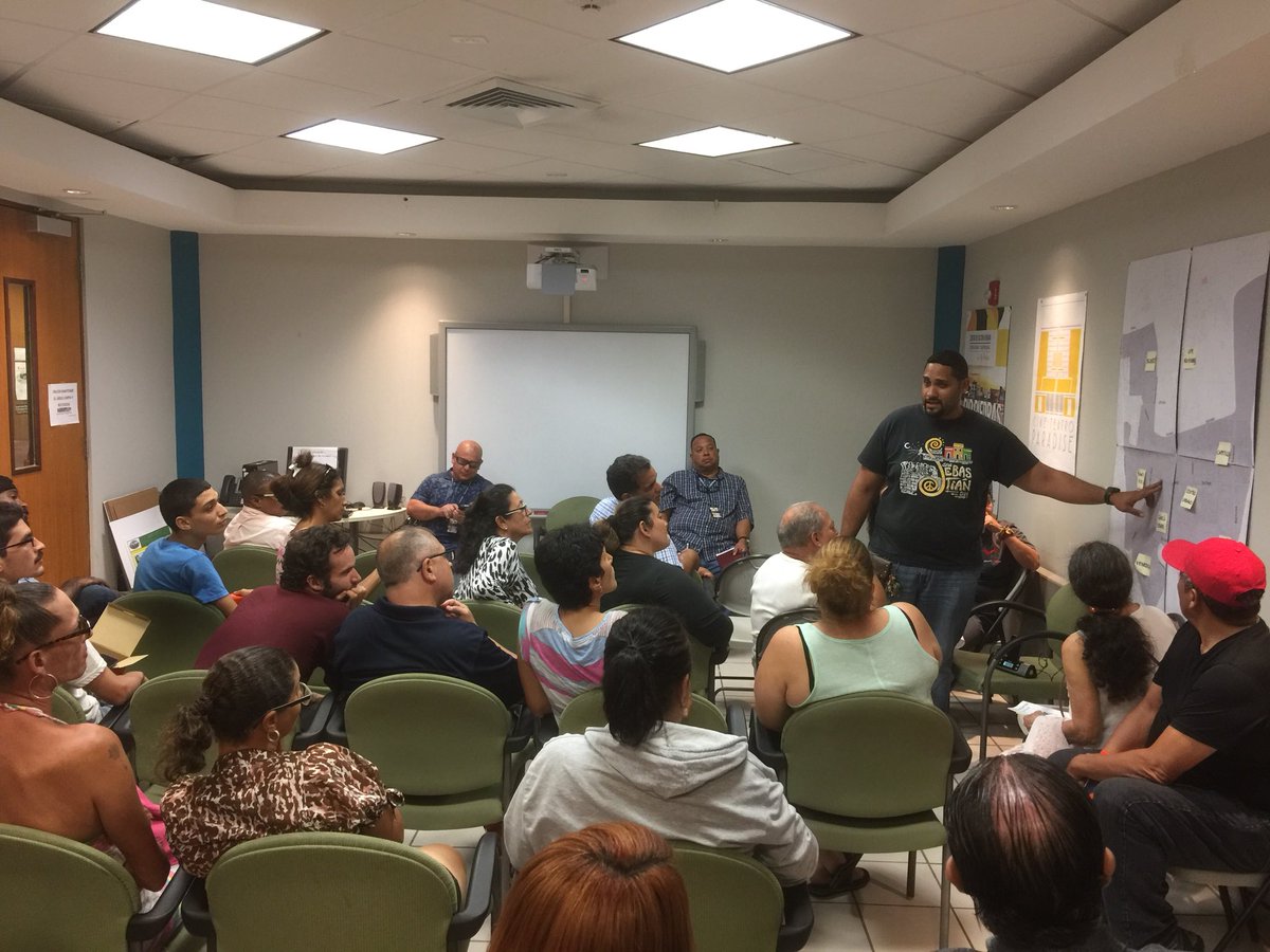 CCRioPiedras's tweet photo. Reunión de orientación con personal del @AEEONLINE sobre el status de las reparaciones en Río Piedras. https://t.co/OZpFOClOQB