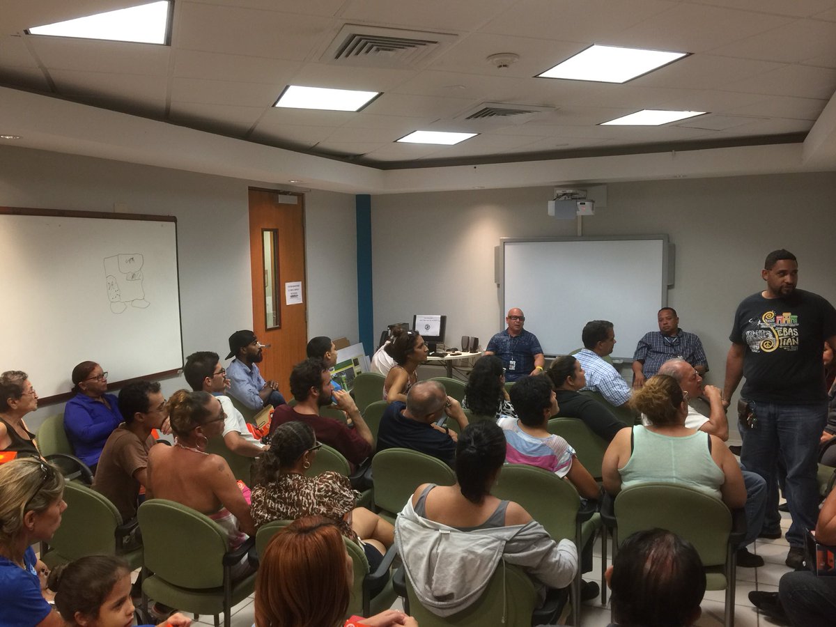 CCRioPiedras's tweet photo. Reunión de orientación con personal del @AEEONLINE sobre el status de las reparaciones en Río Piedras. https://t.co/OZpFOClOQB