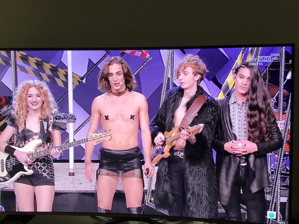 #XF11 #maneskin <a href="/XFactor_Italia/">X FACTOR</a> <a href="/Gabri_Schiavone/">Gabriella Schiavone</a> <a href="/maneskin/">Pernille Andersen</a> devo capire se mi colpisce di più #ercobbra con la pelliccia o #damiano senza tutto il resto
