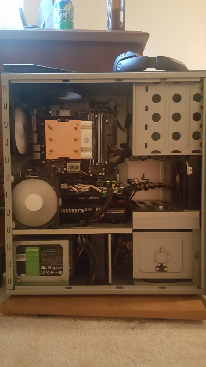 ChrisClouse13's tweet image. Asus Hd 7870 time to upgrade #Wootmas  #UFDtech