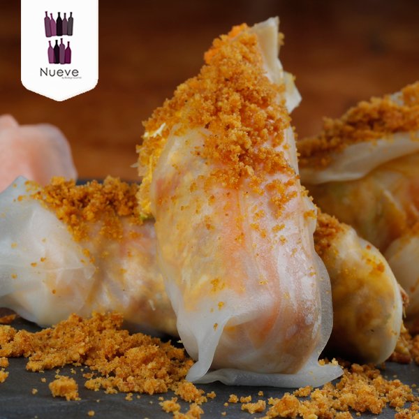 No te compliques, conoce los diferentes sabores que tenemos para ti. Los Rollitos de ropa vieja y tierra de plátano maduro esperan por ti.