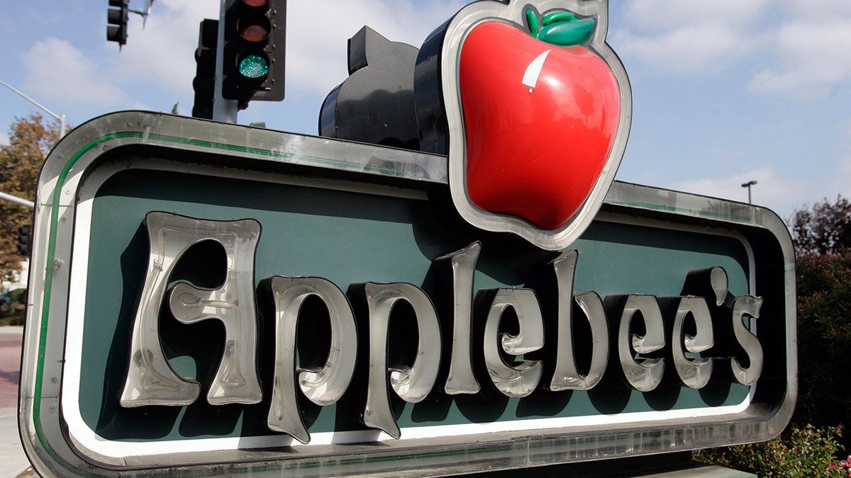 ABC7's tweet photo. Applebee's serving $1 Long Island iced teas for month of December https://t.co/KHC34aXnX6 https://t.co/g4BDkq3HBG