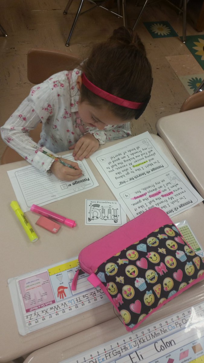 lhayesteach's tweet photo. Searching for.."-ing" words!
#readinghelpsmybraingrow #phonicsactivity #havefunlearning https://t.co/QKrvGmz3oV