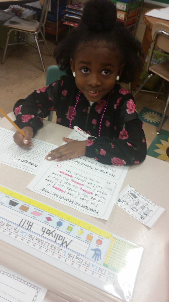 lhayesteach's tweet photo. Searching for.."-ing" words!
#readinghelpsmybraingrow #phonicsactivity #havefunlearning https://t.co/QKrvGmz3oV