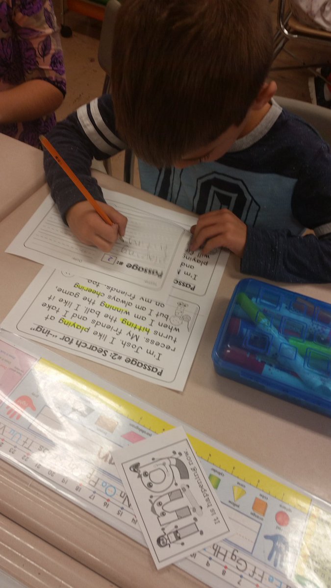lhayesteach's tweet photo. Searching for.."-ing" words!
#readinghelpsmybraingrow #phonicsactivity #havefunlearning https://t.co/QKrvGmz3oV