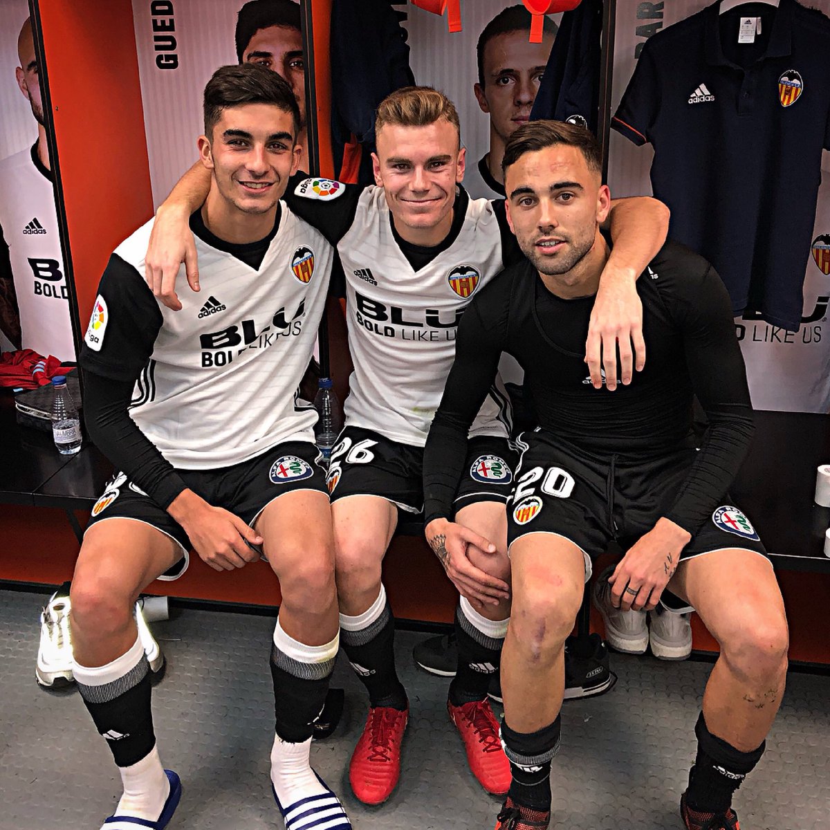 tonilato's tweet photo. Felicidades por tu vuelta y tu gol @rober.ic77 !!! Y a ti por el debut crack @ferrantorres7 !!! Os lo merecéis! A octavos 💪🏼💪🏼💪🏼 #AMUNT https://t.co/KznmW9zTF2